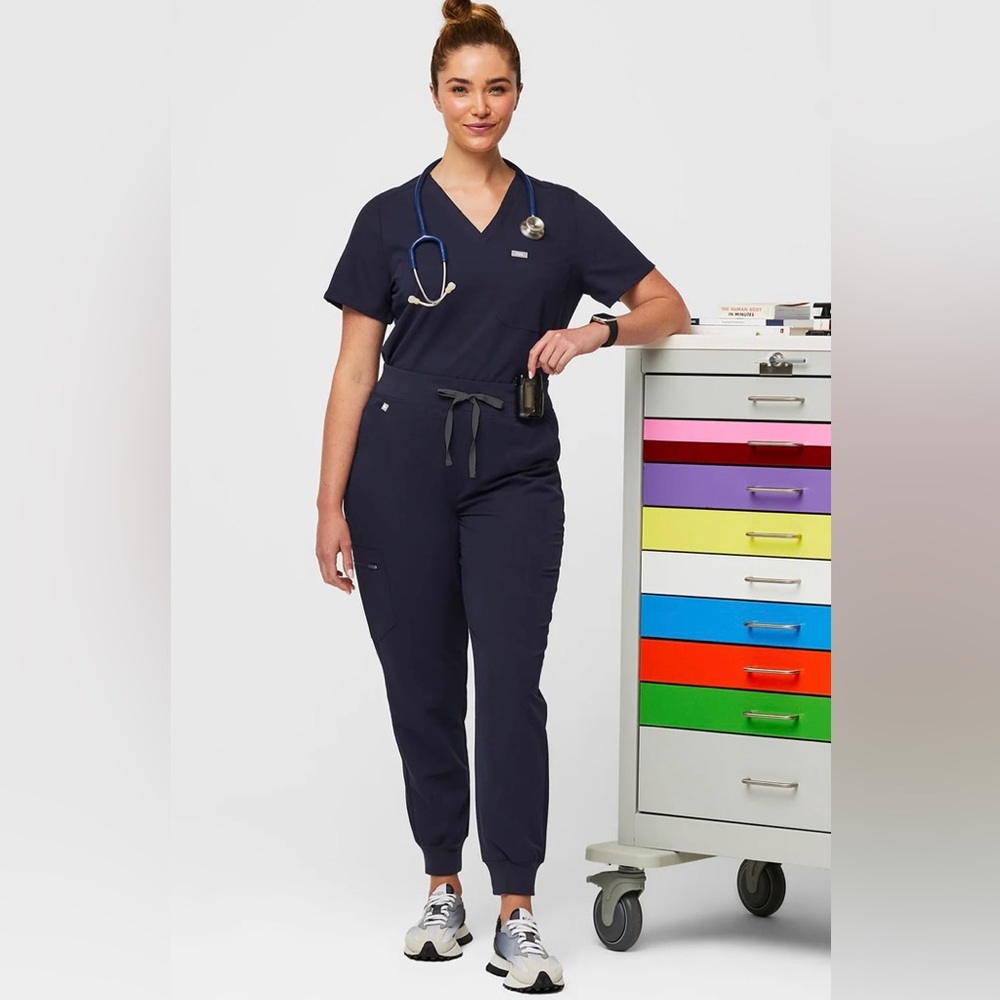 Figs Size medium Catarina One Pocket Scrub top in Navy